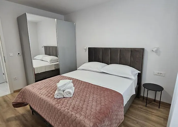 Апартаменты Rafaella *